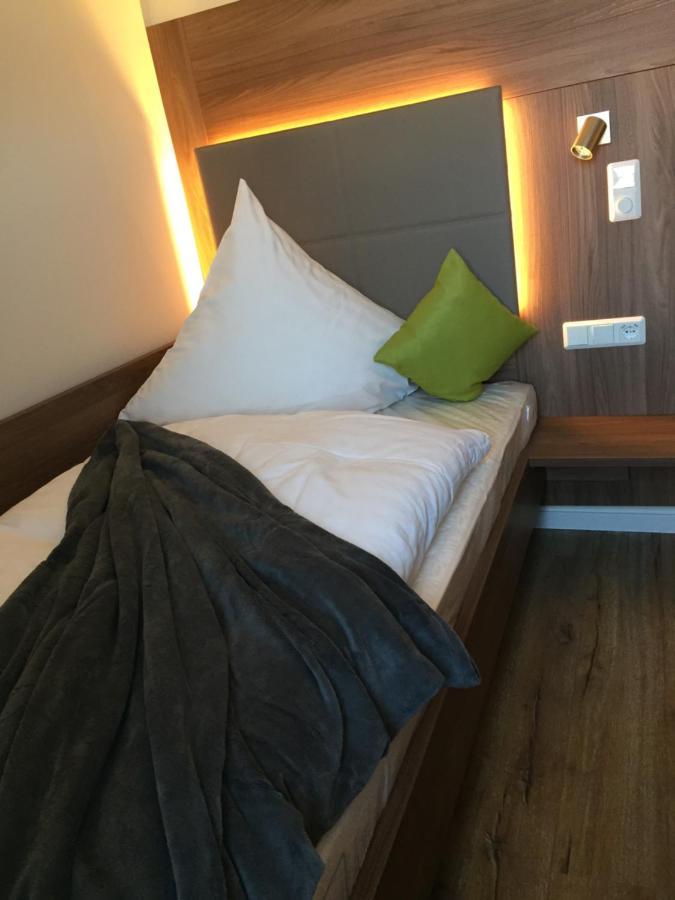 Landgasthof-Hotel Zur Linde Großenlüder Екстериор снимка